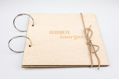 Houten bewaarbundel geboortekaartjes - sterretjes