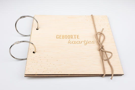 Houten bewaarbundel geboortekaartjes - sterretjes